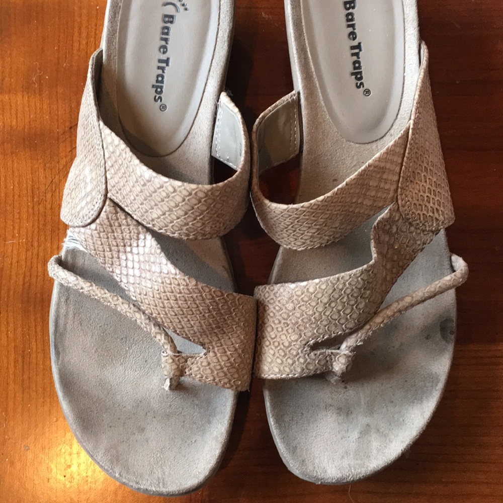 Donated ** Bear Traps Neutral Wedge Sandals 9